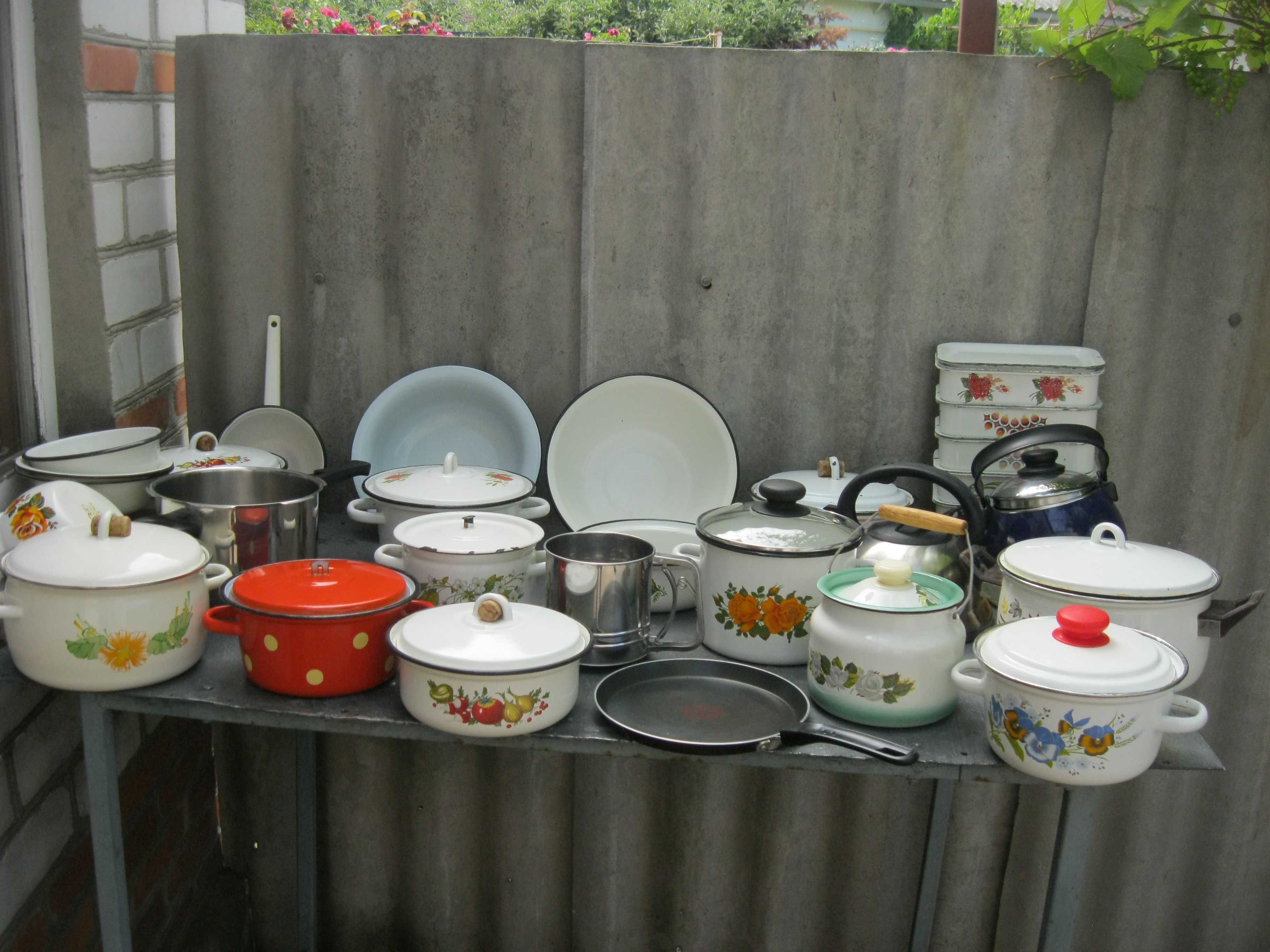 Продам кастрюли эмаль разные