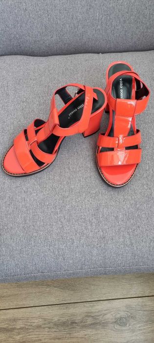 Жіночі босоніжки