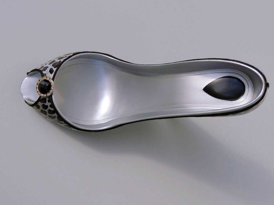 Elegancki ceramiczny but roz 43