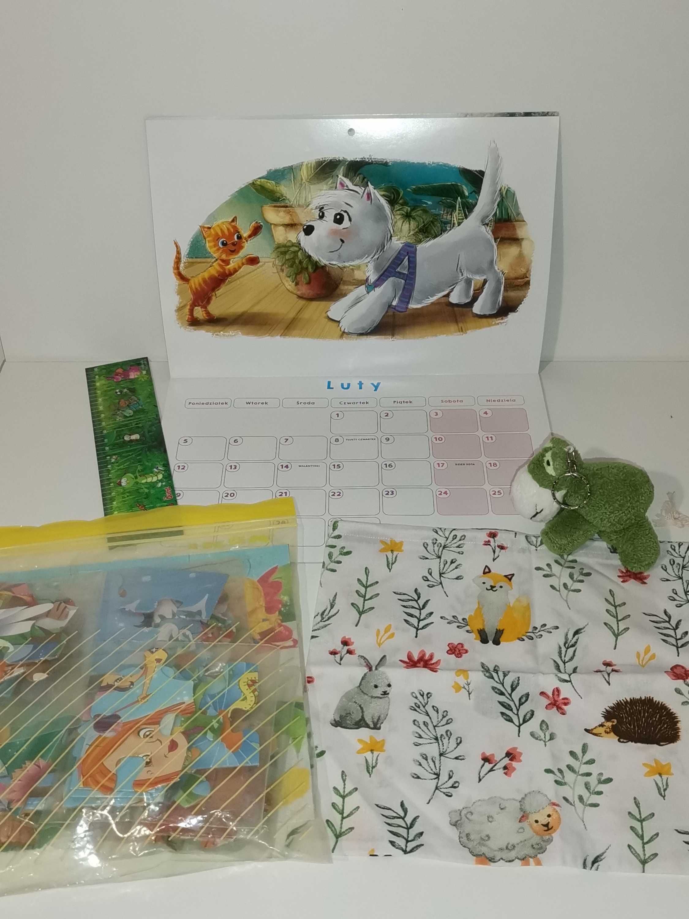 Zestaw różności dla dziecka - kalendarz worek zakładka puzzle brelok