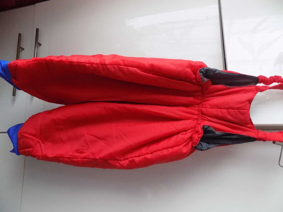 Urokliwe  spodnie wysokie na sanki  na szelkach  czerwone roz. 98