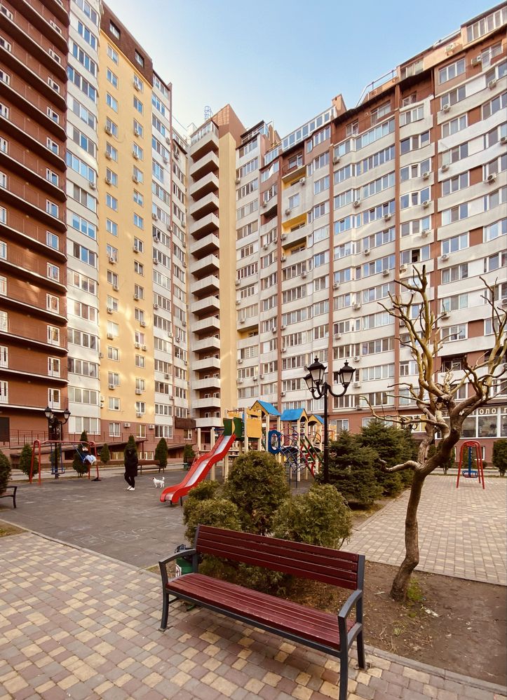 Продам 2 комн. квартиру в ЖМ Радужный со своим паркоместом!
