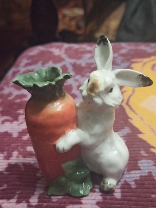 Статуэтка рыббка, заяц с морковкой