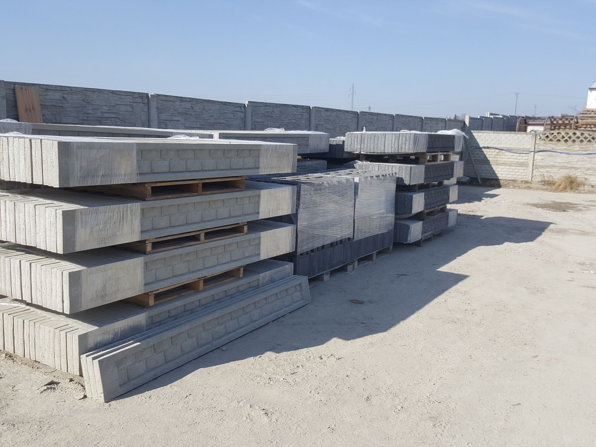 Podmurówka betonowa pod siatkę lub panel (łącznik betonowy )