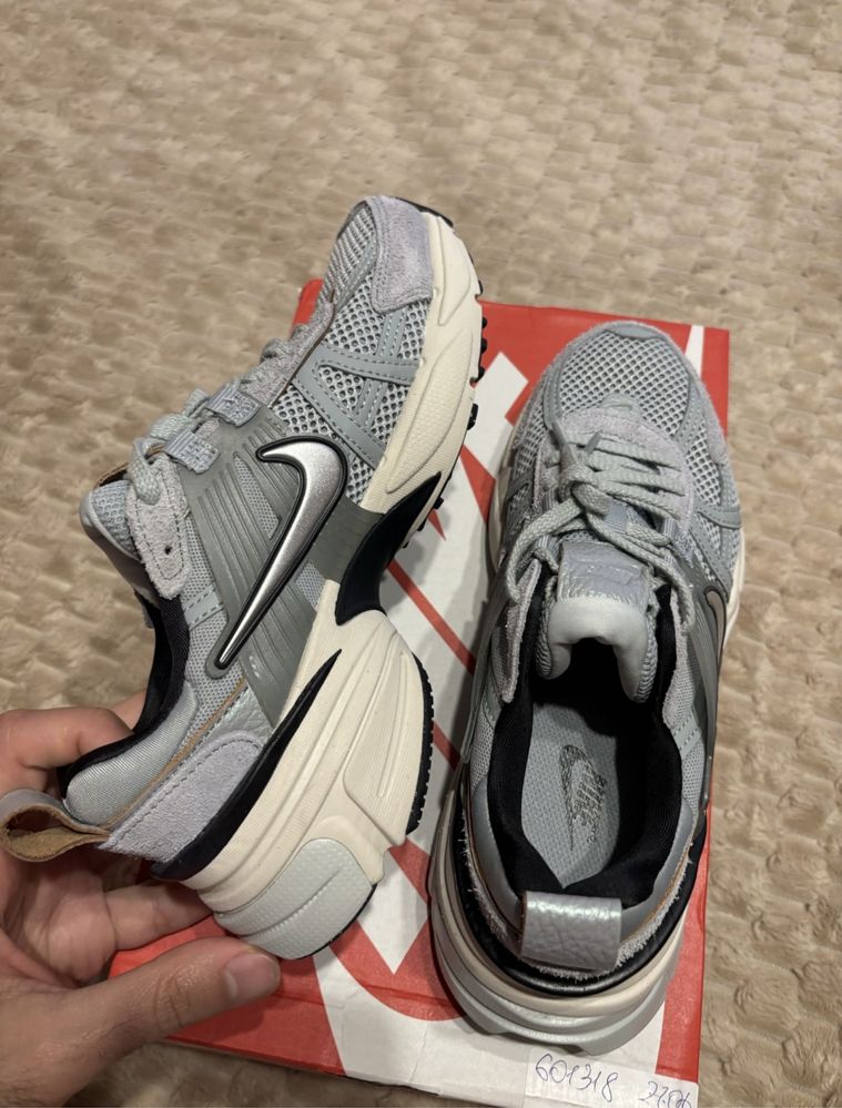Женские Nike V2K Run Новые  Оригинал