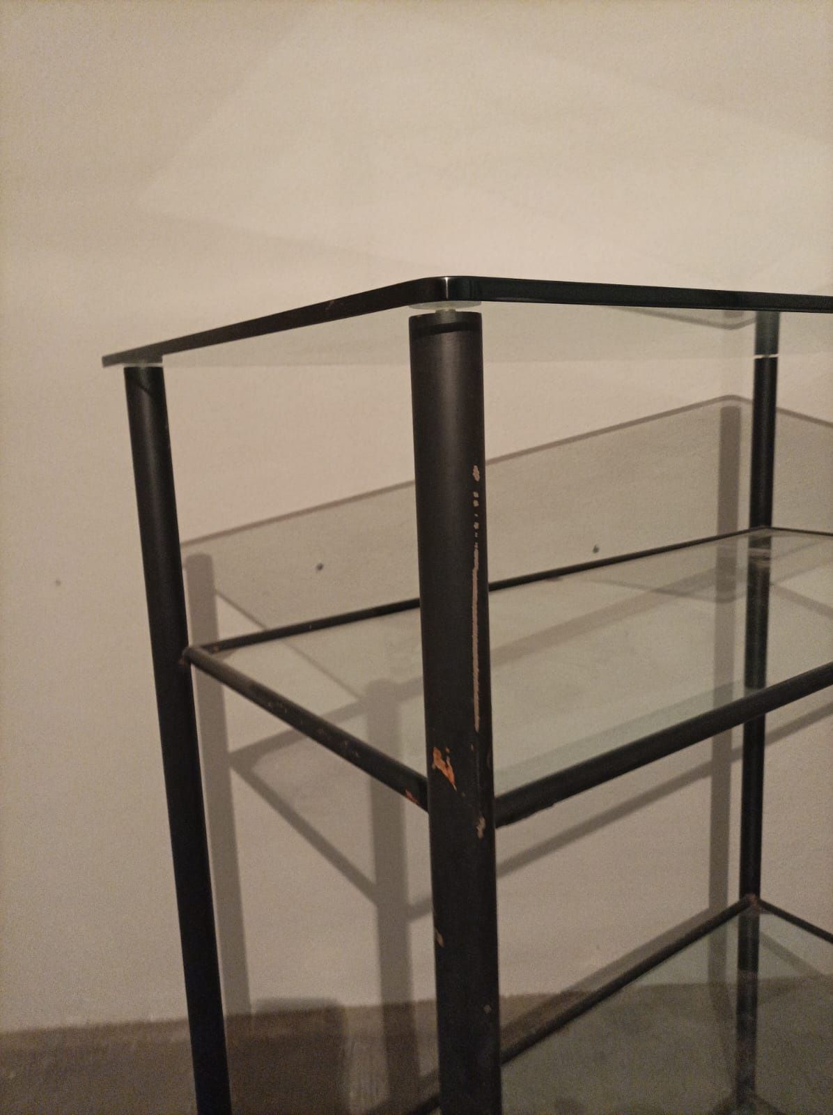 Prateleira de ferro e vidro