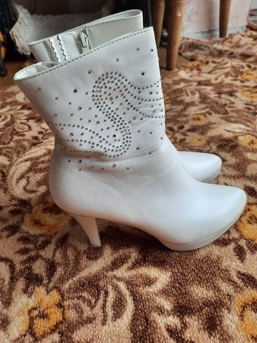 Продам нові кожані ботінки