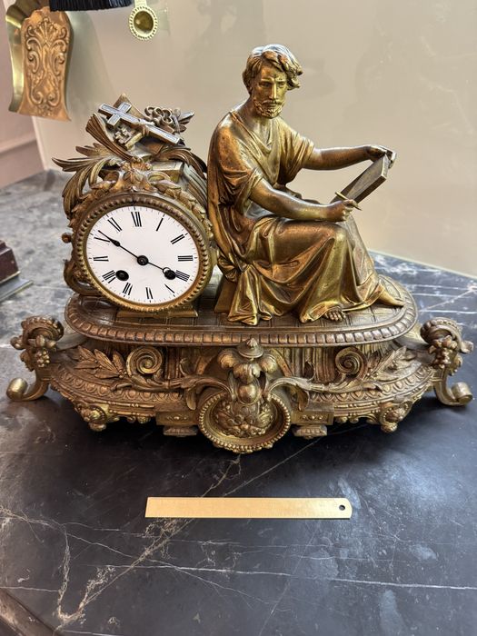 Камінний годинник середини 19-го століття в ідеальному стані з боєм