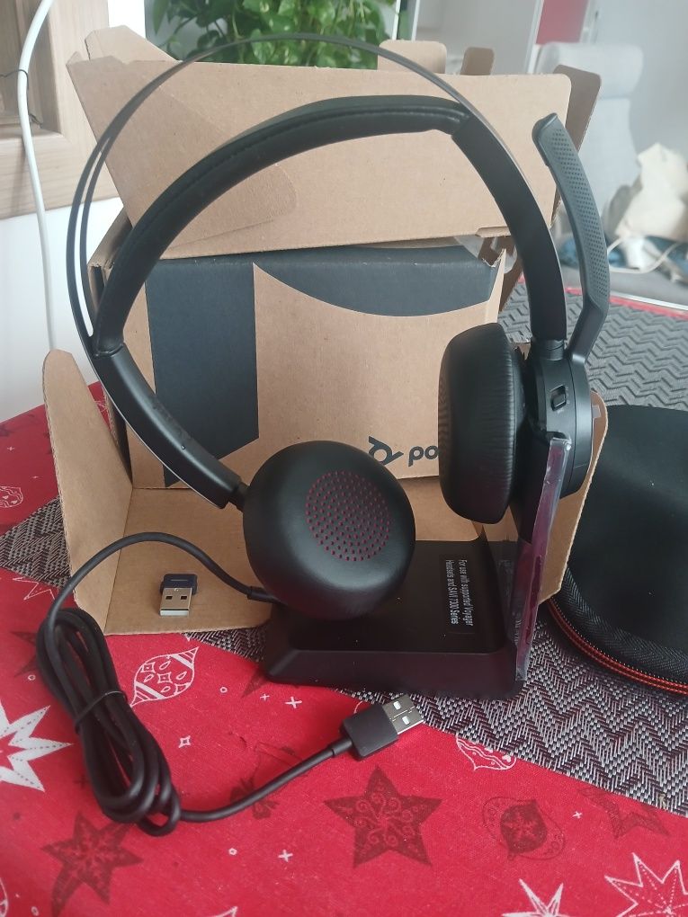 Profesjonalne Słuchawki na Bluetooth nauszne POLY Voyager Focus