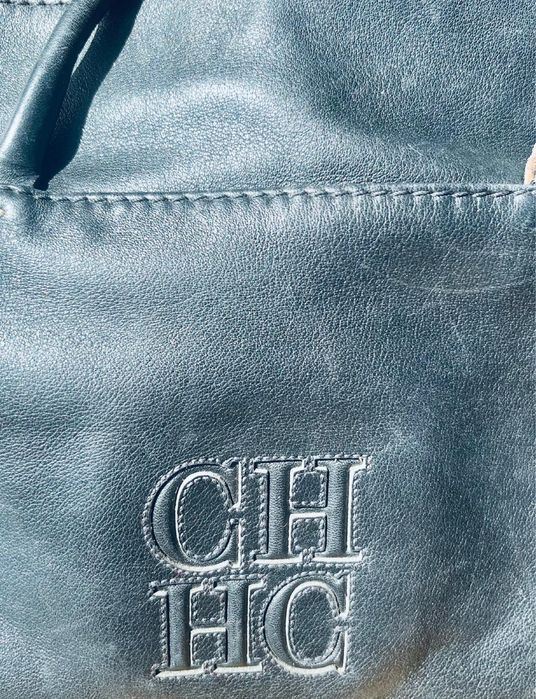 Mala Carolina Herrera em Pele Preta – Elegante e Sofisticada