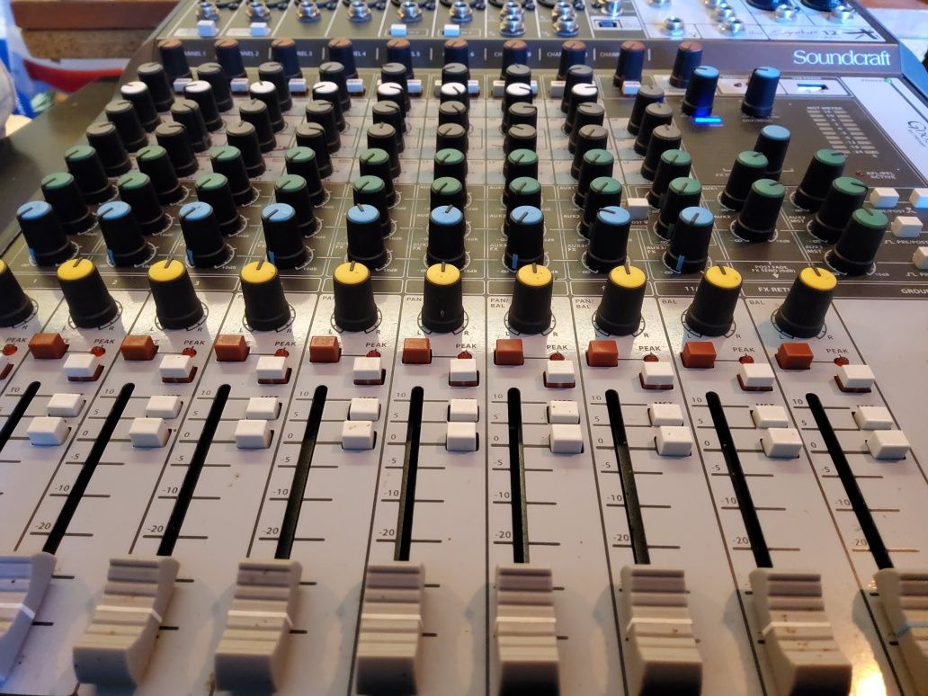 Soundcraft Signature 12 MTK
