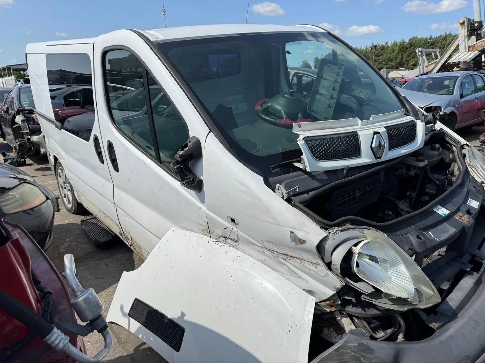 Renault Trafic 2005r 74KW 1.9 diesel Pojazd cały na części
