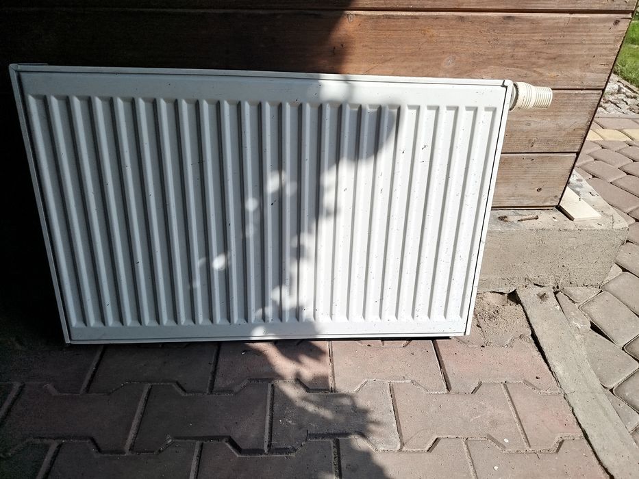 Grzejnik 80x50 dolne zasilanie