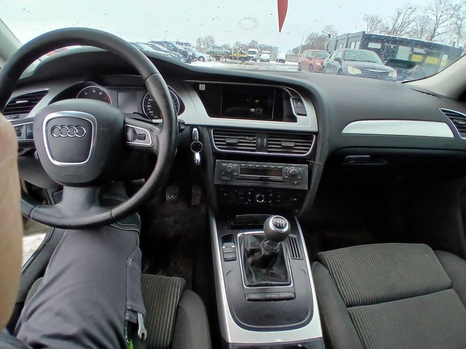 Audi A4 1,8 bezyna
