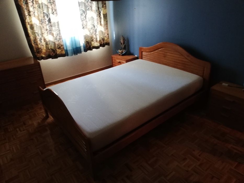 Mobilia Quarto de casal em pinho maciço