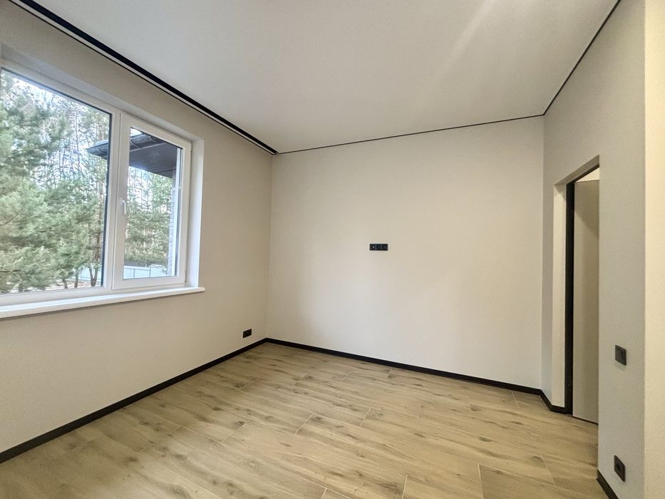 Продам будинок з ремонтом та бомбосховищем з виходом до лісу