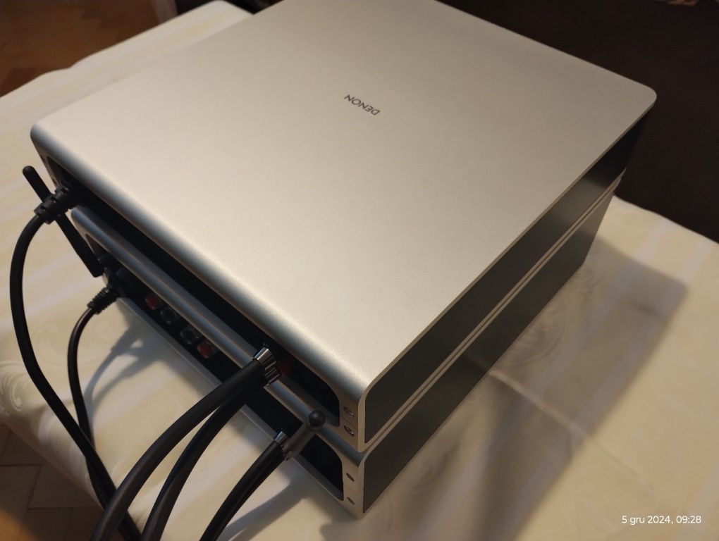Zestaw Denon DRA-100 i DCD-100 Design Series wszystko mający...