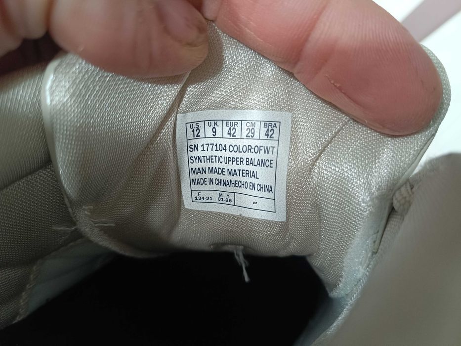 - Skechers Uno Stand On Air