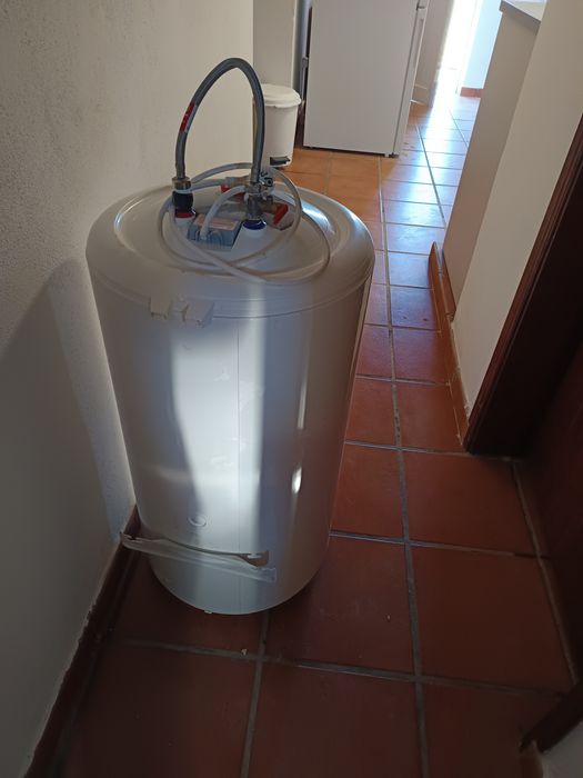 Vende-se Termoacumulador Equation 80L