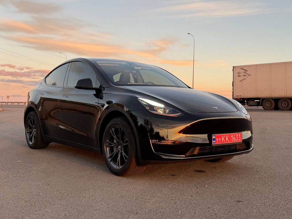 Tesla  Y 2024 82kwt   RWD