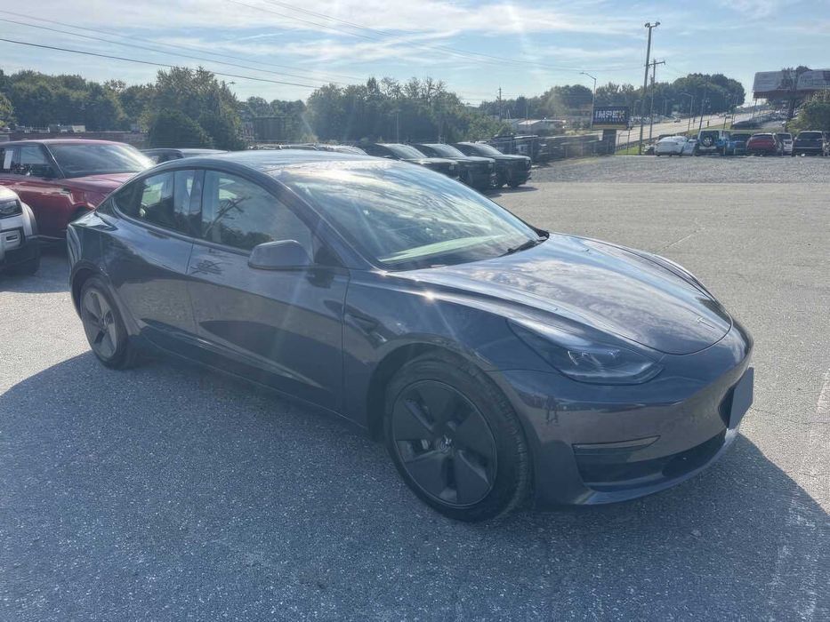 Tesla Model 3      2023