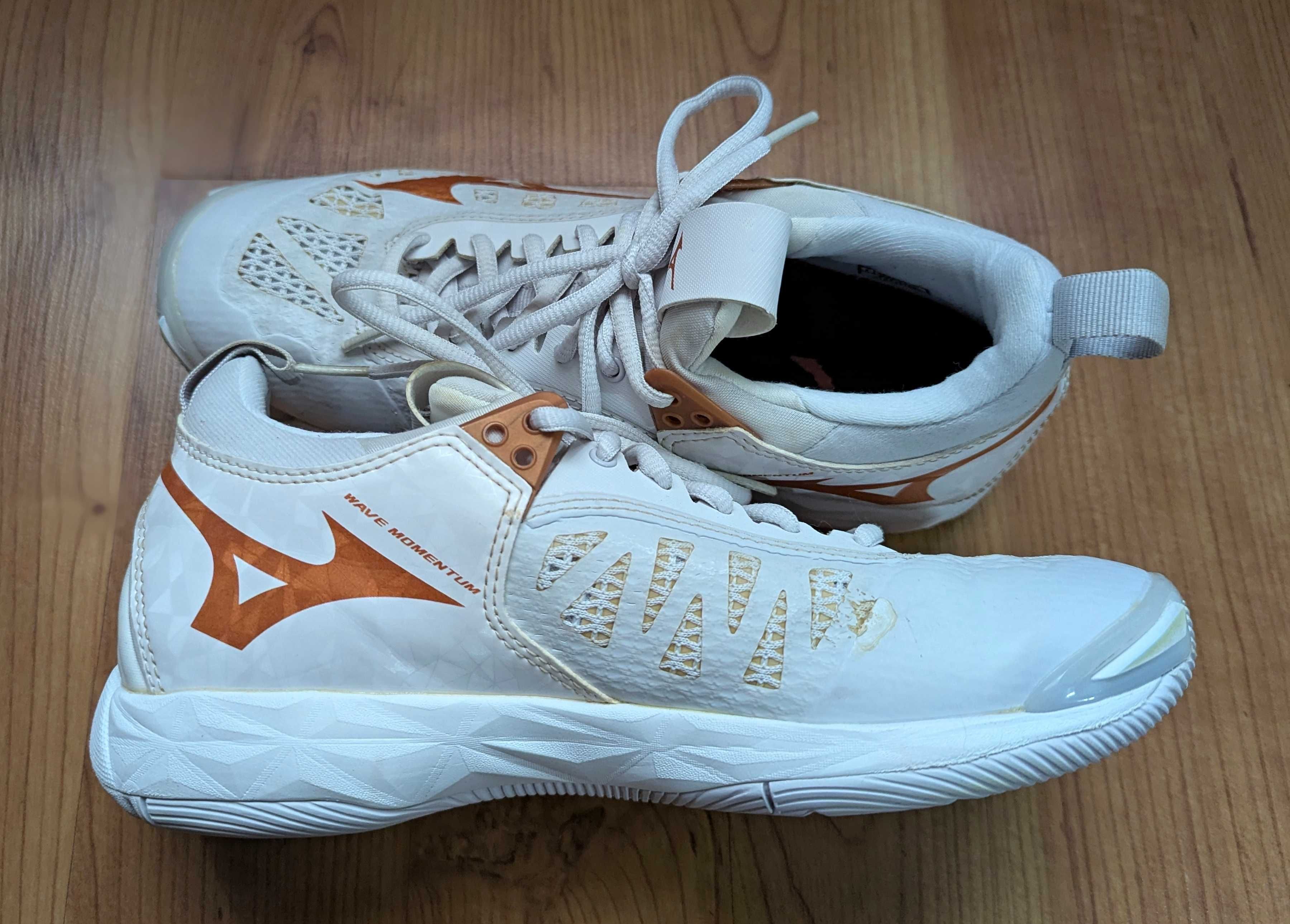 Кроссовки Mizuno Wave Momentum 38.5 9 волейбол спорт