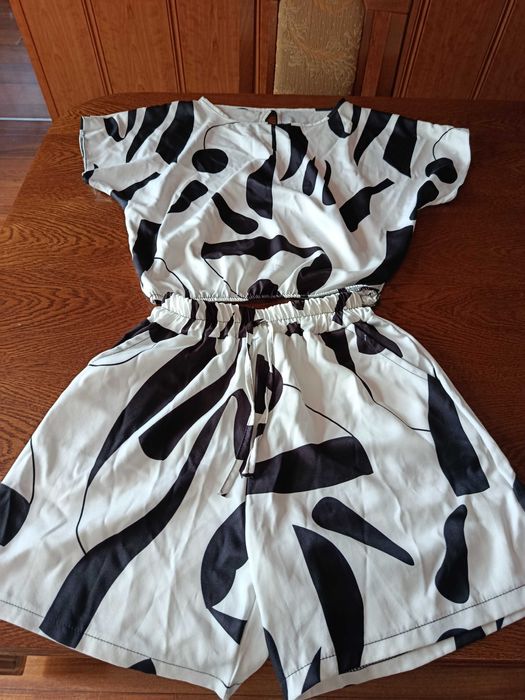 Biało-czarny letni komplet z krótkimi spodenkami L/XL