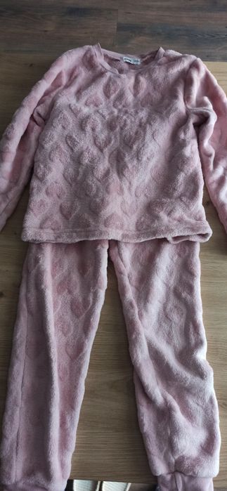 Ciepła piżama r. 122