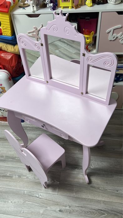 Макіяжне трюмо-столик для дівчинки