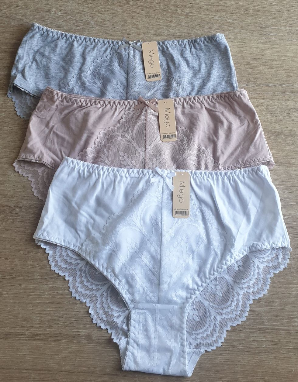 3×Damskie majtki figi z koronką 2/3 XL Miego