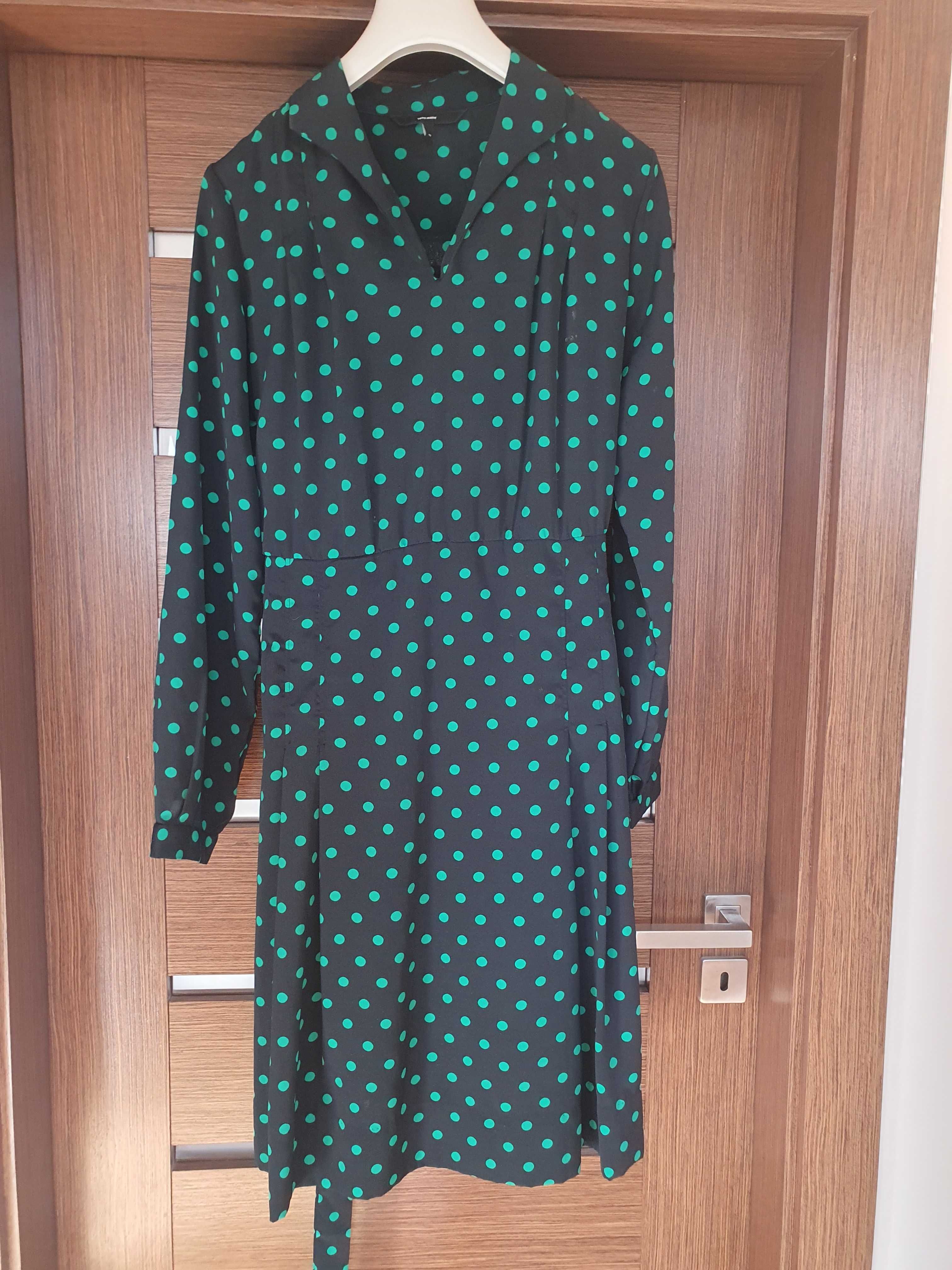Vero Moda Sukienka czarna w  grochy z paskiem.