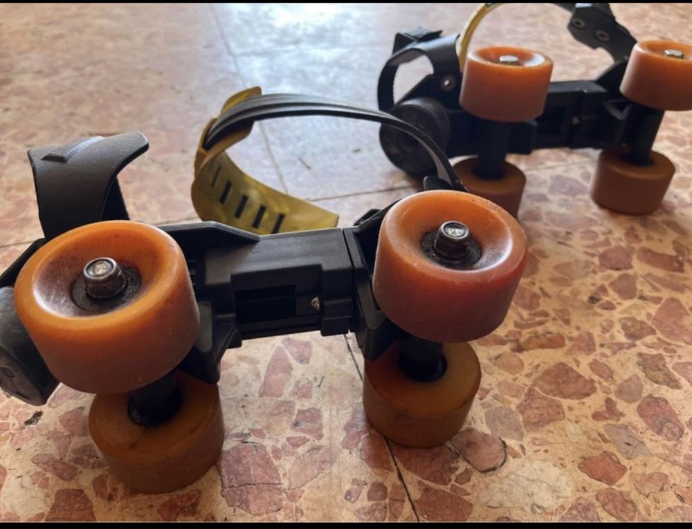 Patins de rodas extensíveis ao comprimento como novos pouco uso