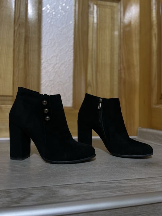 Продаю жіноче взуття