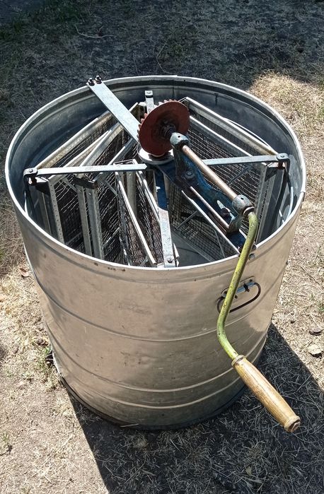 Медогонка на 4 великі рамки