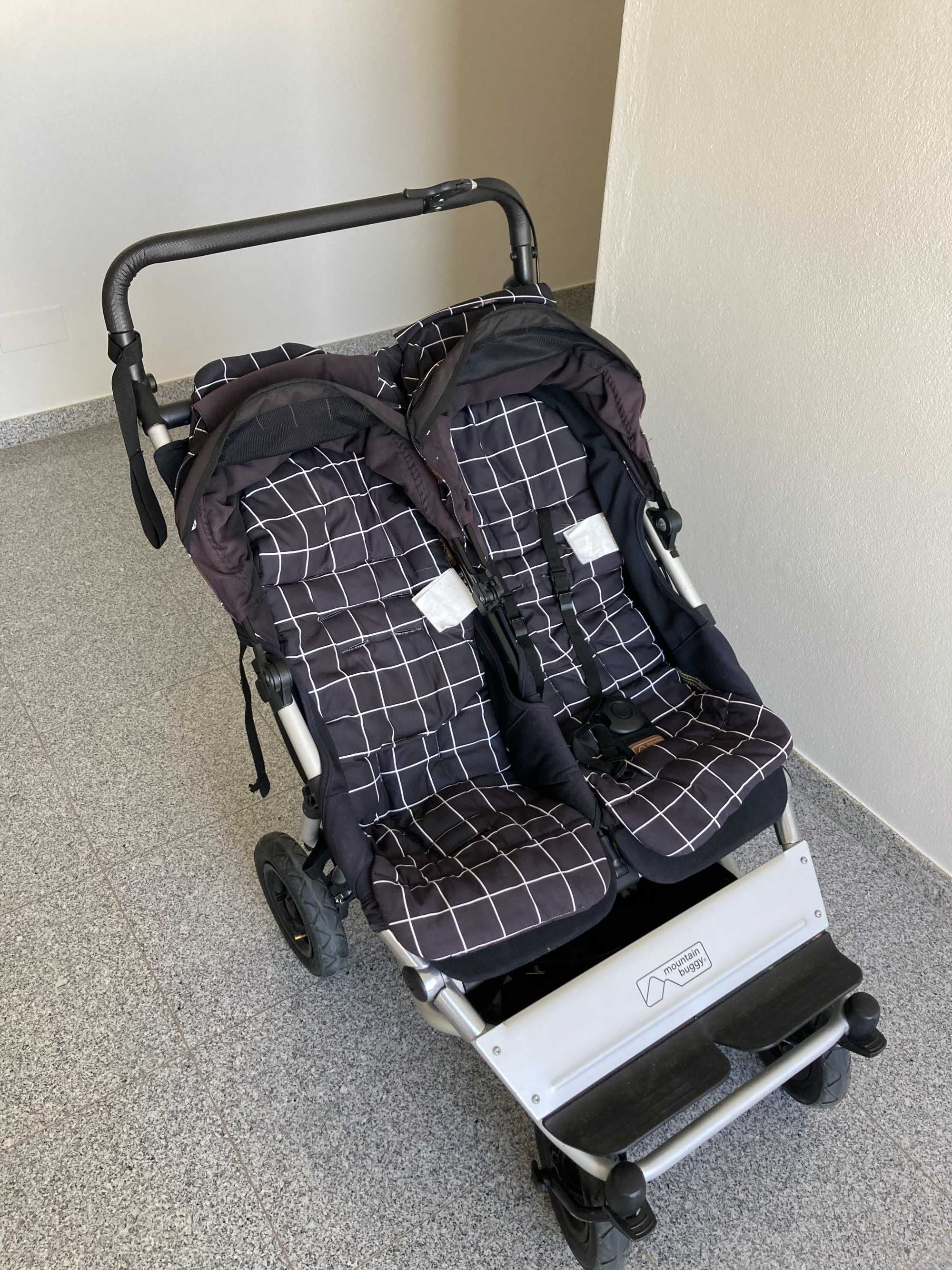 Cama montessori, ovo com isofix e carrinho bebe.