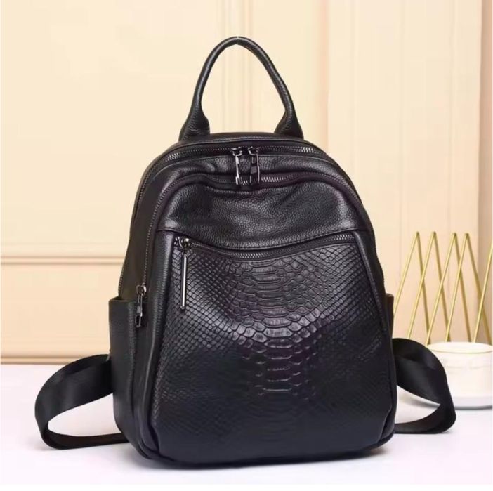 Стильний жіночий шкіряний рюкзак