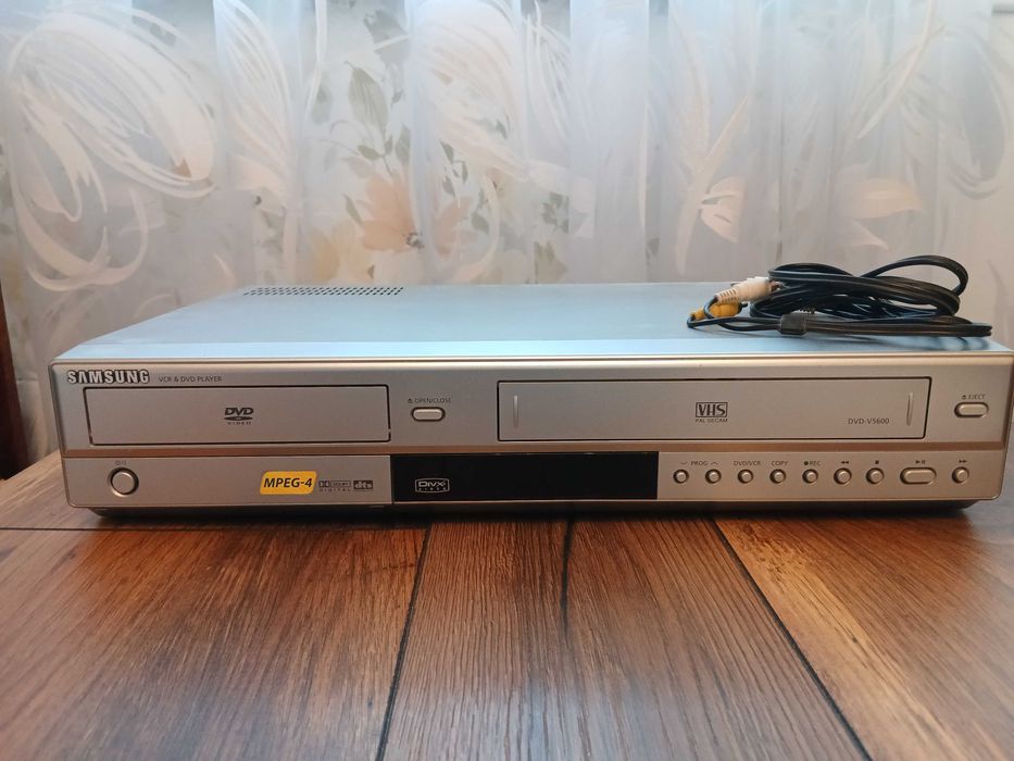 Видеомагнитофон VHS + DVD samsung dvd-v5600