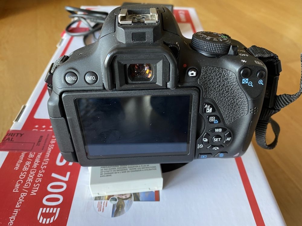 Vendo Canon 700D *praticamente nova* - Kit aventura