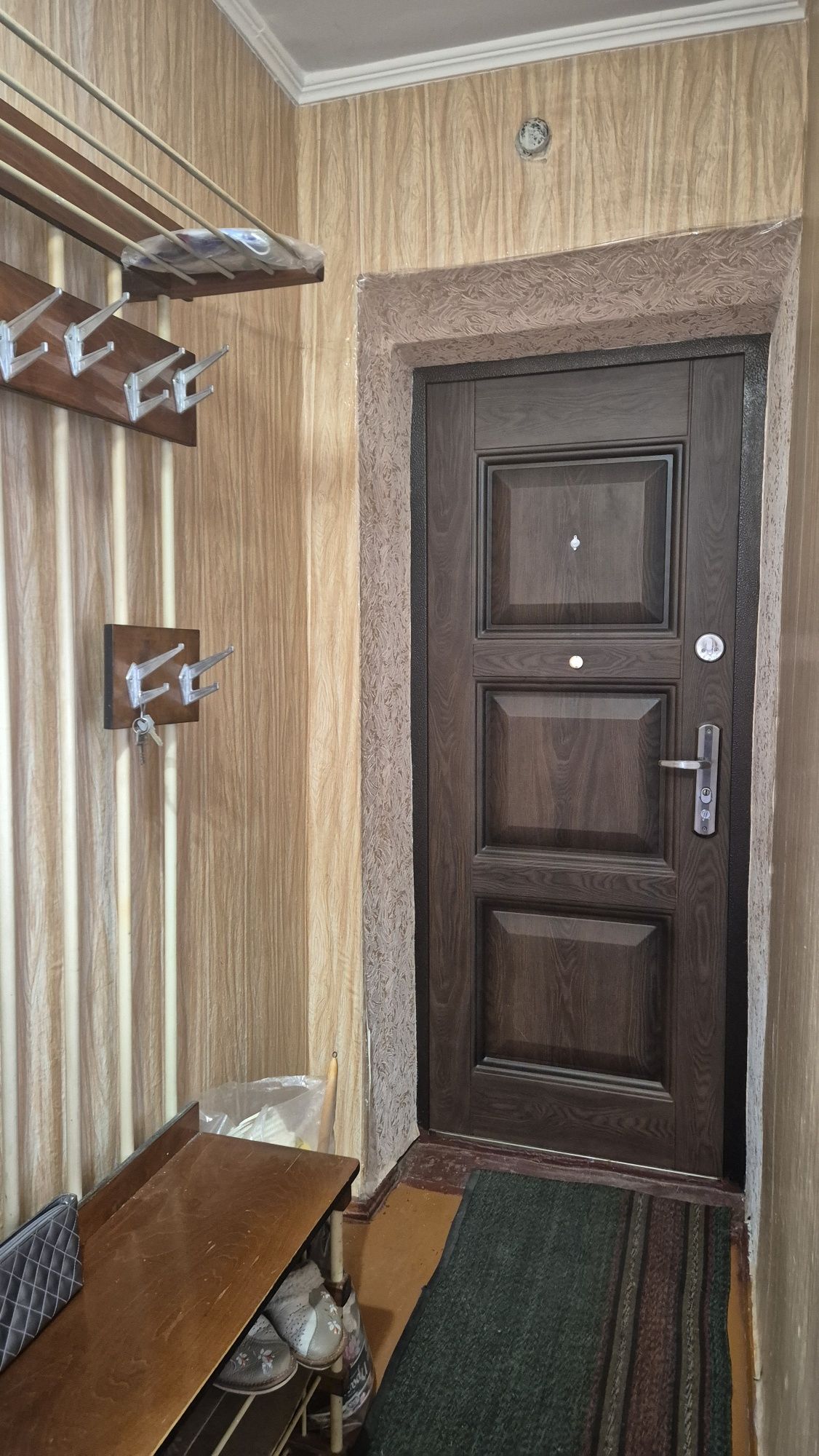 )( Продаж 3-К квартири в тихому районі міста