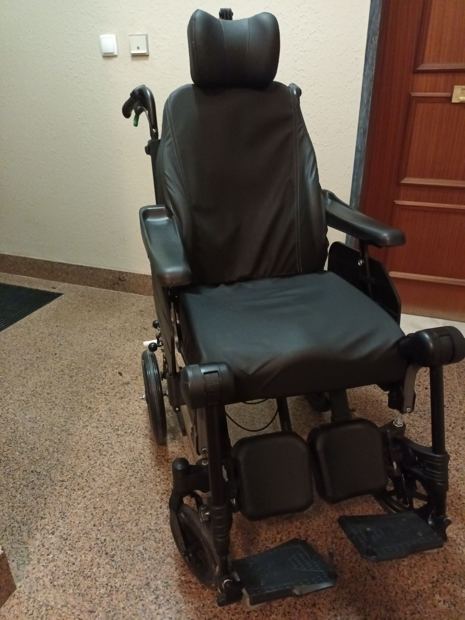 Cadeira de rodas manual basculante Invacare Clematis