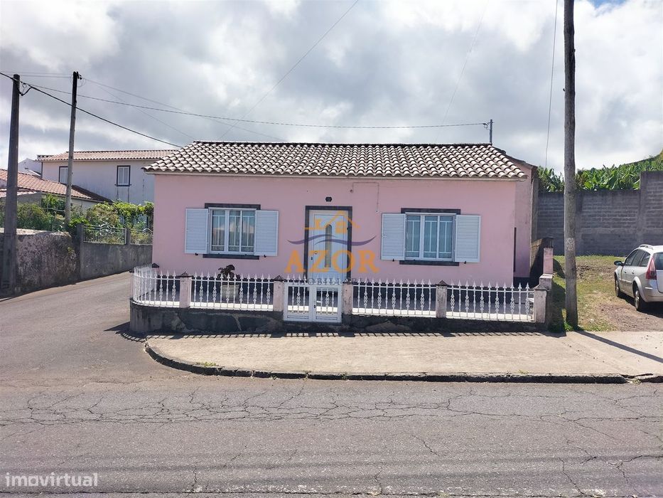 Moradia T3 na Lomba da Fazenda, Nordeste