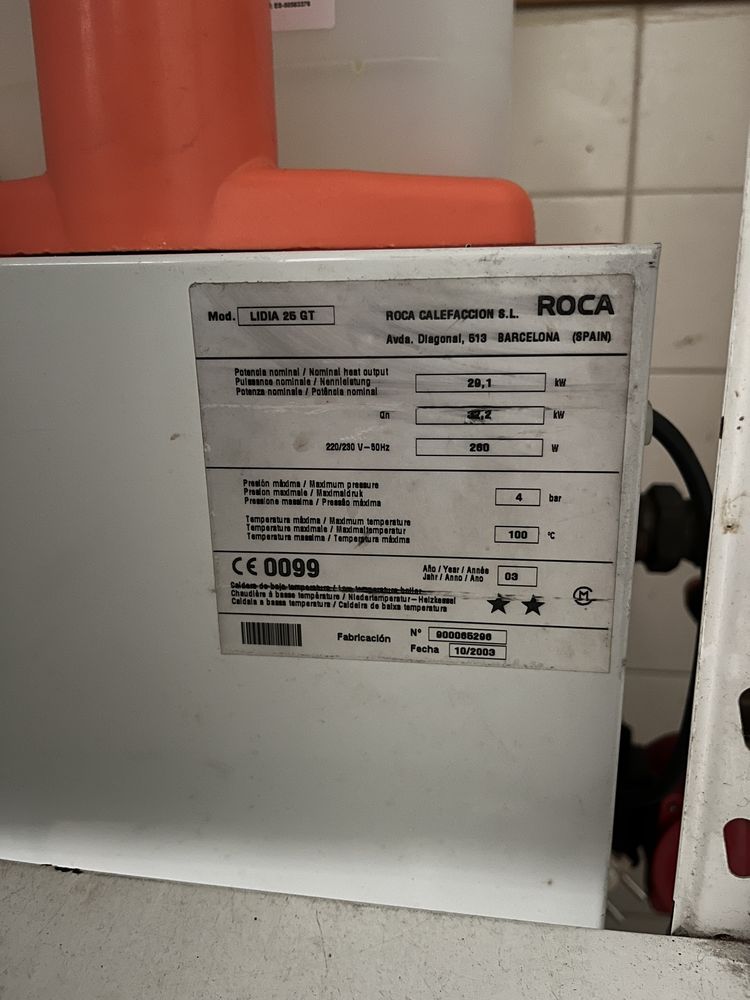 Caldeira a gasoleo marca Roca