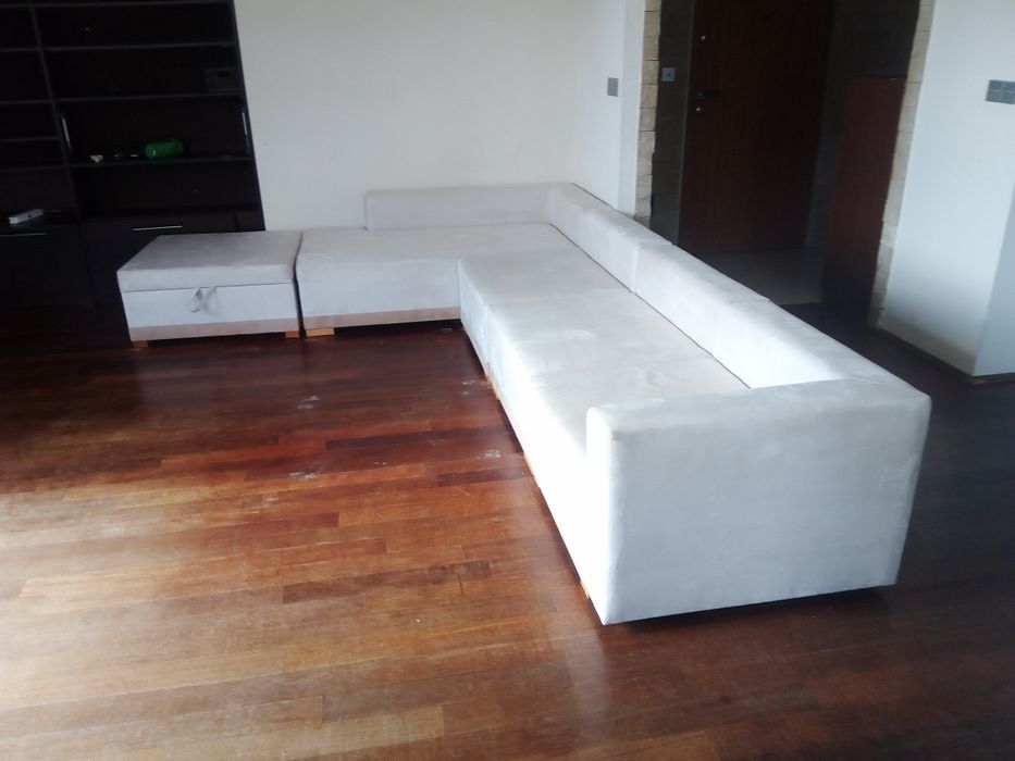 Sofa narożnik lekko kremowa zamsz