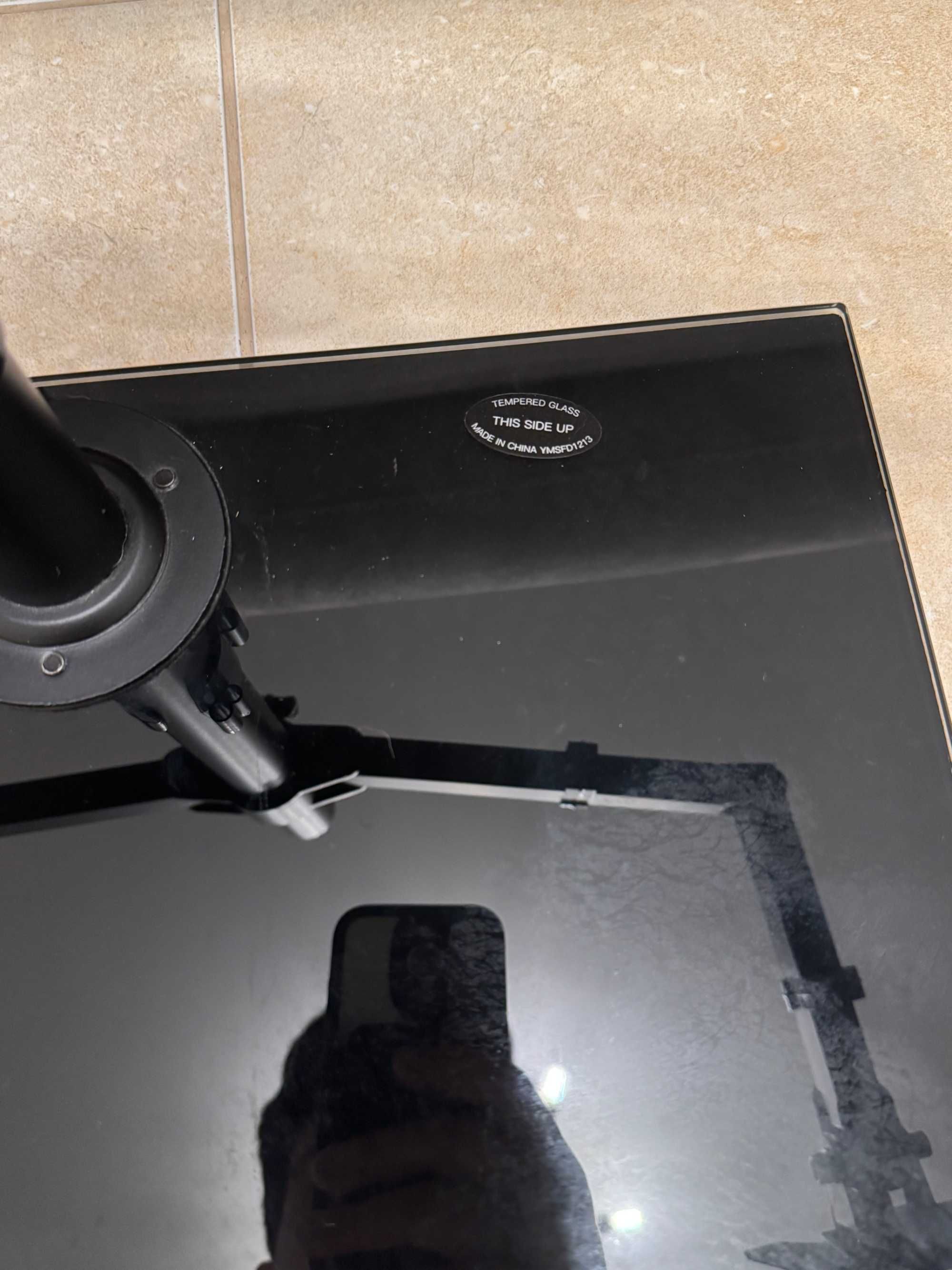 2 Monitores + Suporte com Base em Vidro – Pack 60€