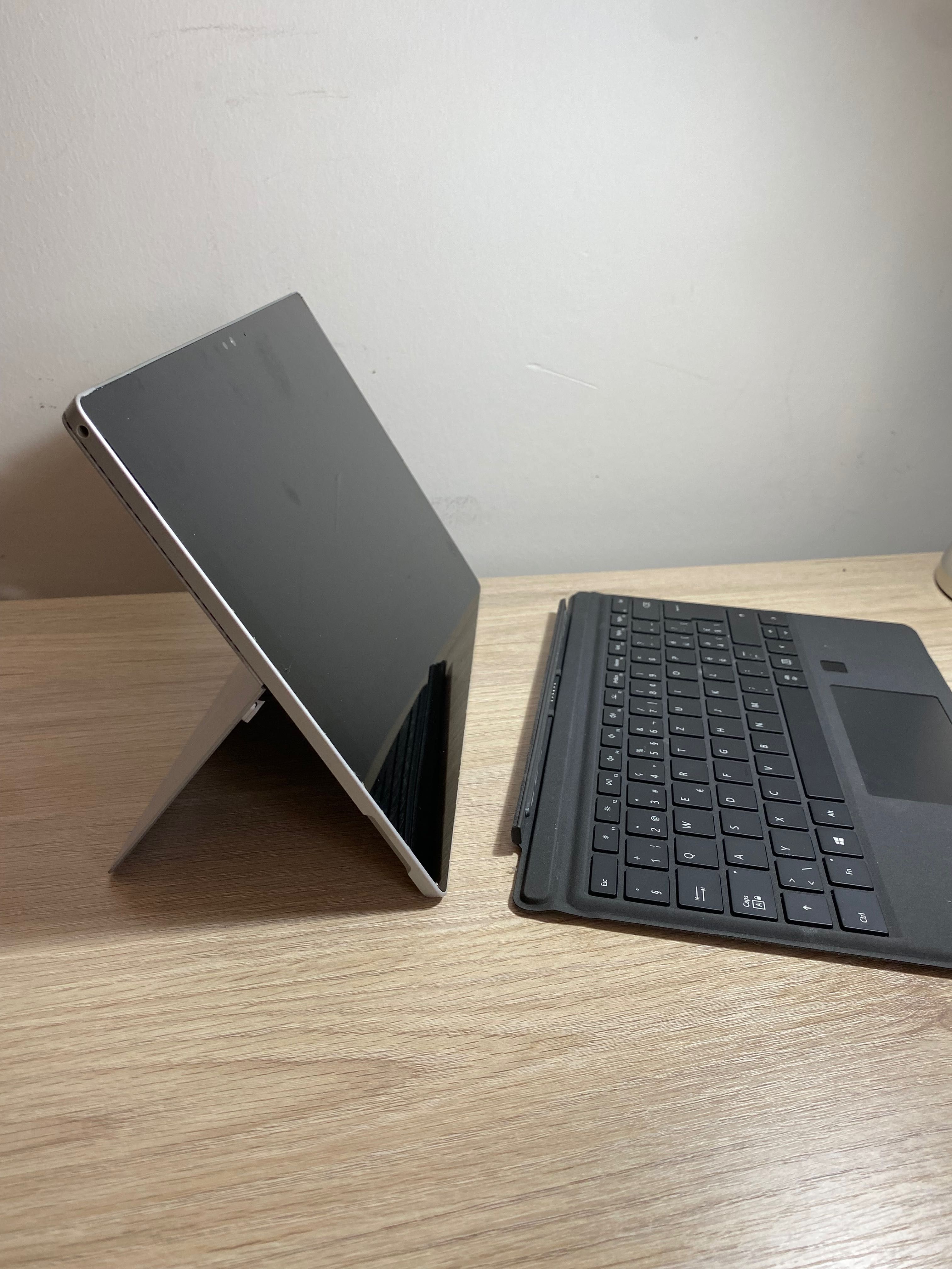 Microsoft Surface Pro 4 (Tablet/PC)