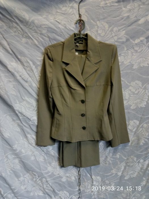 Новый 33 Костюм брючный женский Размер S