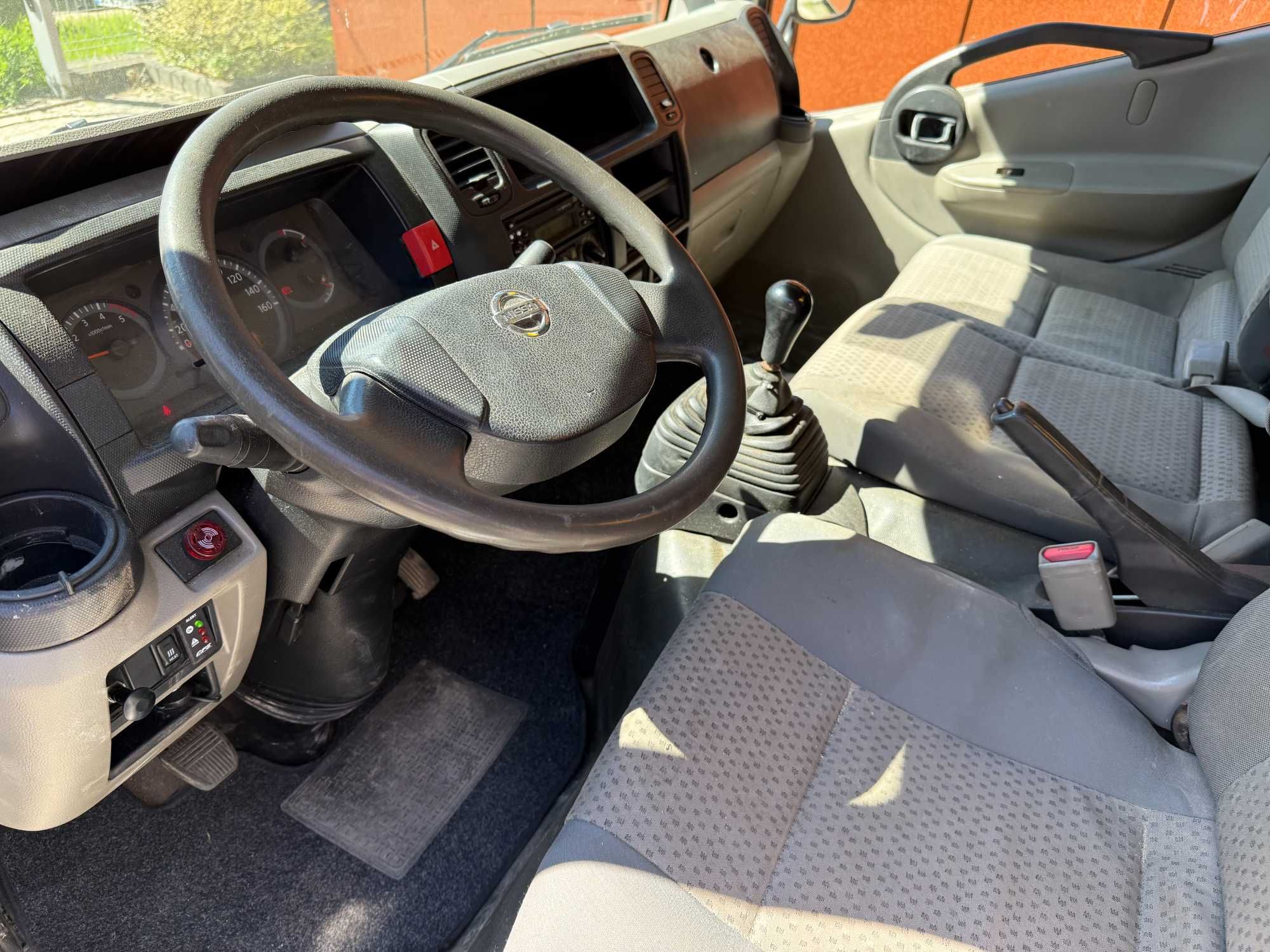 Nissan Cabstar com grua