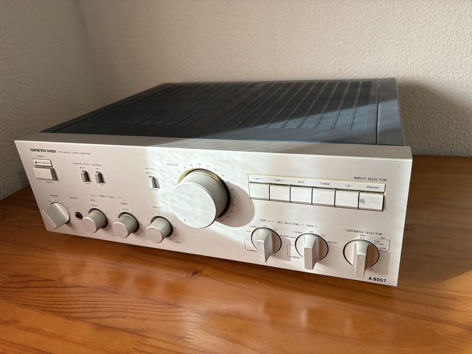 Amplificador Onkyo Modelo A-8057