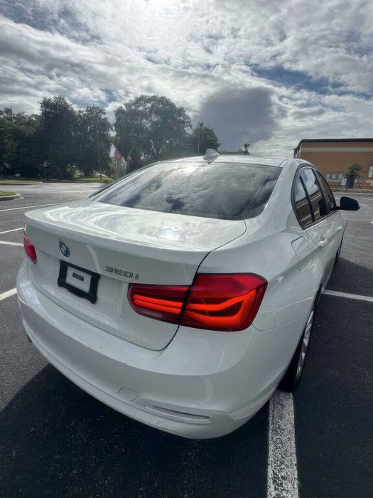 BMW 3 Series 320i      2018