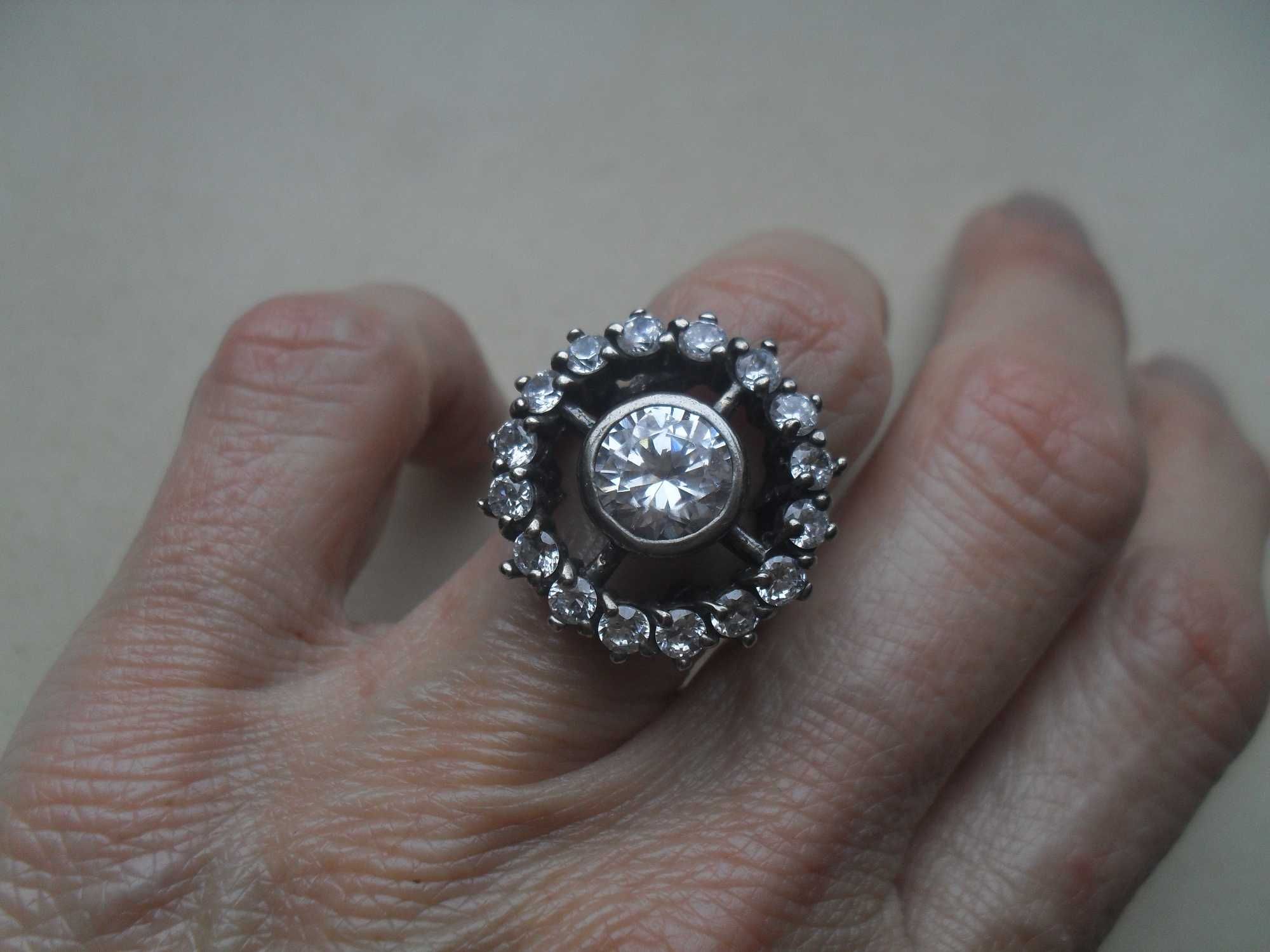 Srebrny pierścionek - piękna rozeta z kryształami CENA OST